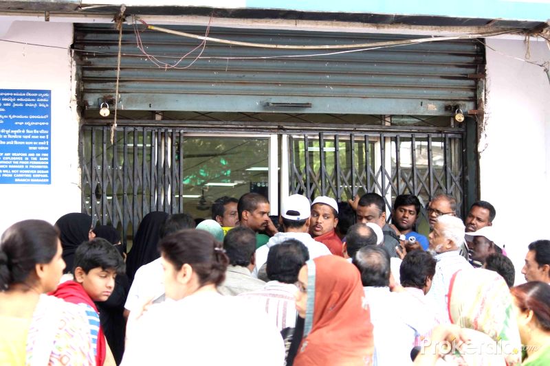 longqueuesatatmkiosksinhyderabad